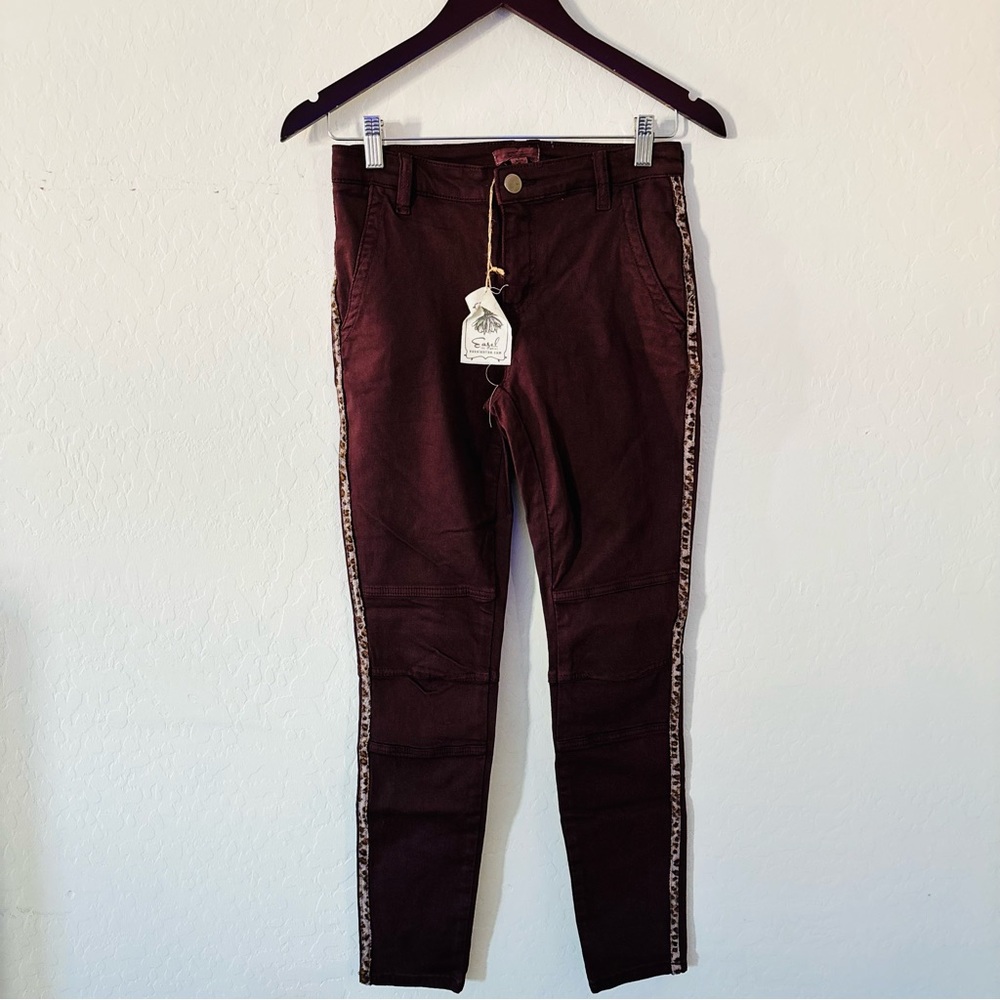 Easel‎ Los Angeles Skinny Pants Women’s Size Small Burgundy Leopard Side Stripe